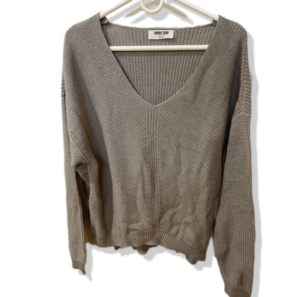 V neck knit sweater - Picture 6 of 7